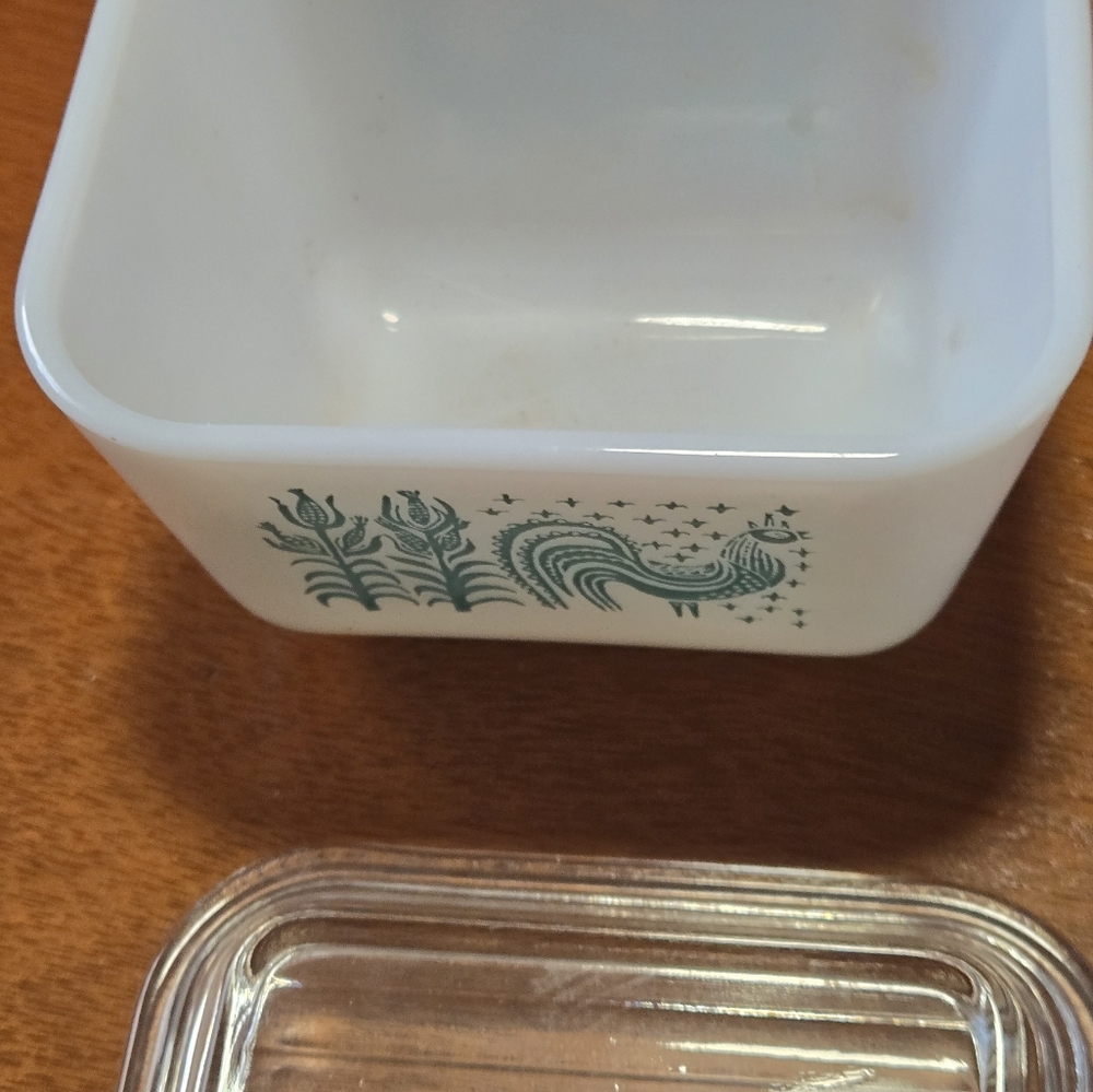 Vintage glass refrigerator dish with butter print  Rooster Design - Picture 3 of 7